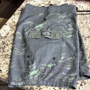 Salt Life Men's Green and Gray Hybrid Shorts